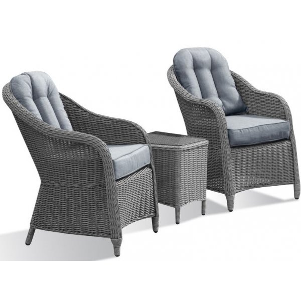 Knaften utendørs møbelsett, 2 lenestoler og 1 bord - Grå kunstrotting + Tekstilpleie for møbler Knaften utendørs møbelsett, 2 lenestoler og 1 bord - Grå kunstrotting + Tekstilpleie for møbler