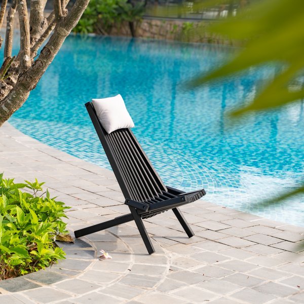 Lenestol med nakkepute - svartbeiset Lenestol med nakkepute - svartbeiset