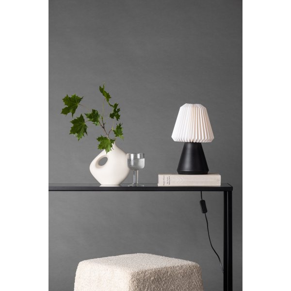 Fjällen bordlampe - Sort/Hvit Fjällen bordlampe - Sort/Hvit