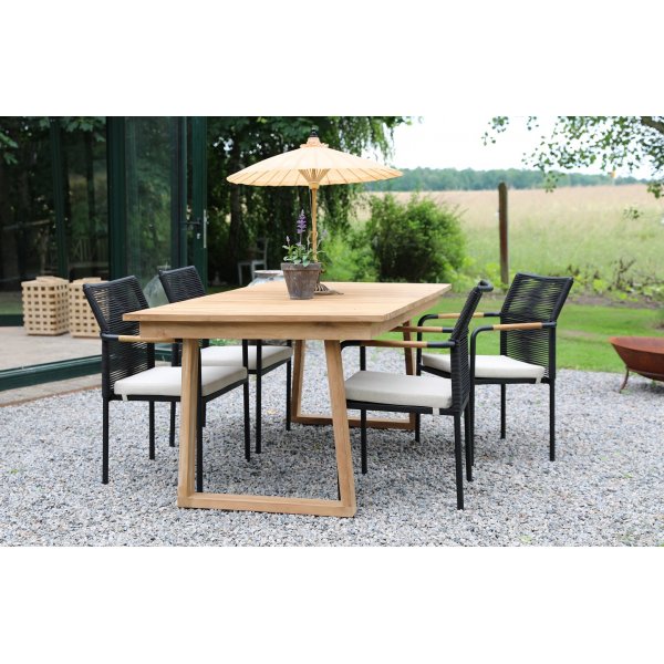 Salt spisegruppe for uteplassen spisebord 180x100 cm med 4 stk. Skanr karmstoler - Teak/Svart