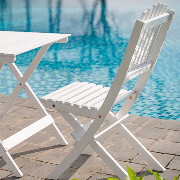 Haväng hvit utegruppe; 2 stoler med bord Haväng hvit utegruppe; 2 stoler med bord