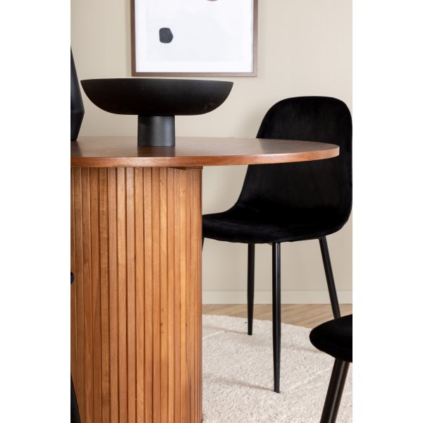 Bianca Spisesett rundt spisebord i valnøtt med 4 Polar sorte stoler Bianca Spisesett rundt spisebord i valnøtt med 4 Polar sorte stoler