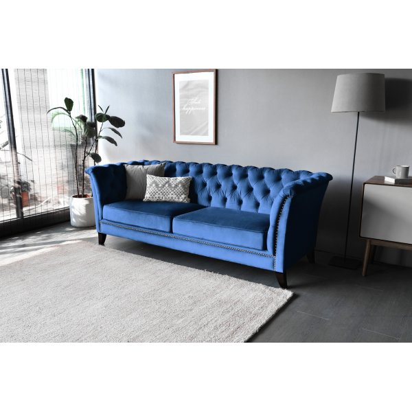 Milton Chesterfield 3-seter sofa - Mørkeblå fløyel + Tekstilrens for møbler Milton Chesterfield 3-seter sofa - Mørkeblå fløyel + Tekstilrens for møbler