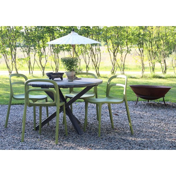 Spisegruppe Scottsdale: Rundt gr�tt trebord inkludert 4 stk. Nordan� stablebare stoler