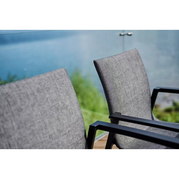 Breda spisestol - Svart + Tekstilrens for møbler Breda spisestol - Svart + Tekstilrens for møbler