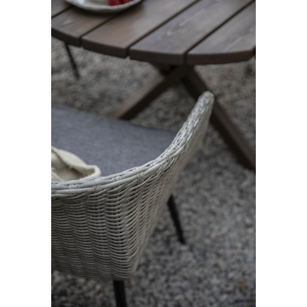 Utegruppe Aster: Scottsdale rundt brunt spisebord 112 cm inkludert 4 Aster lenestoler i gr syntetisk rotting