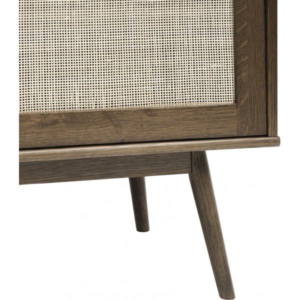 Yuma skjenk i rkt eik med rottingdetaljer, skyvedrer