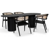 spisegruppe i Nordansjöen; ovalt spisebord, svartbeiset eik + 4 stk Skaraborg lenestoler svart / rotting spisegruppe i Nordansjöen; ovalt spisebord, svartbeiset eik + 4 stk Skaraborg lenestoler svart / rotting