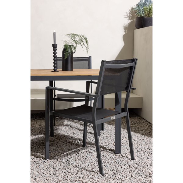 Matvaregruppen i Chania; 6 stoler med bord 205 x 90 cm - Svart/natur Matvaregruppen i Chania; 6 stoler med bord 205 x 90 cm - Svart/natur