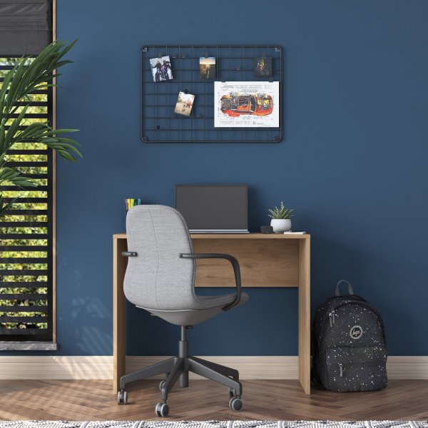 Hanna skrivebord i valntt