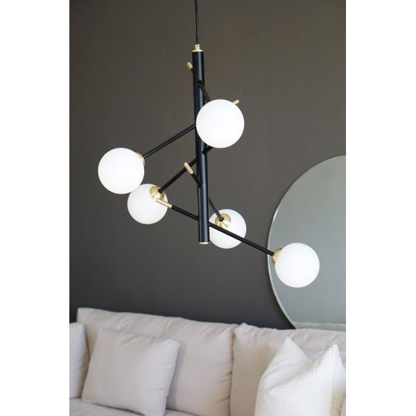 Taklampe Akrobat - Svart/matt messing/opal Taklampe Akrobat - Svart/matt messing/opal