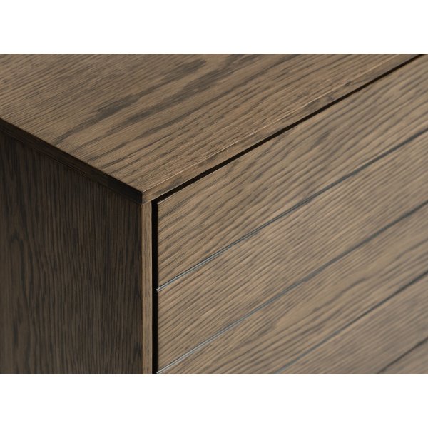 Inez skjenk i brunoljet eik - 180 cm bred Inez skjenk i brunoljet eik - 180 cm bred