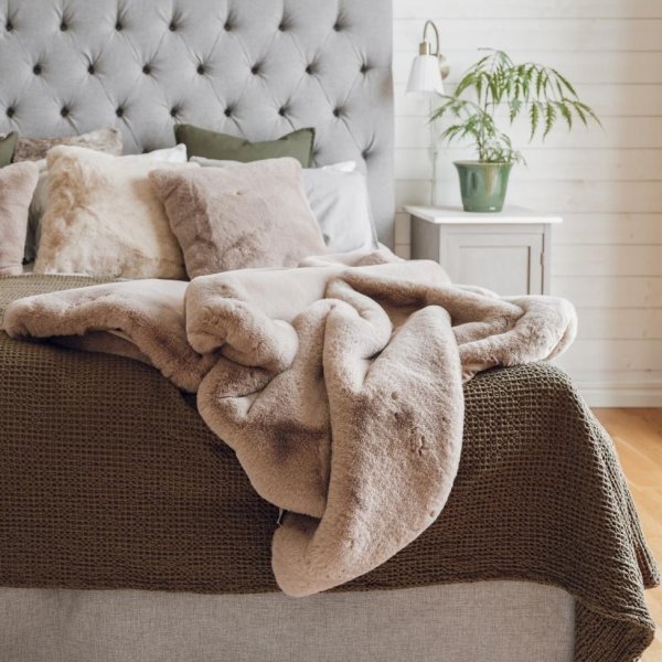 Fluffy pledd Beige - 120 x 180 cm Fluffy pledd Beige - 120 x 180 cm