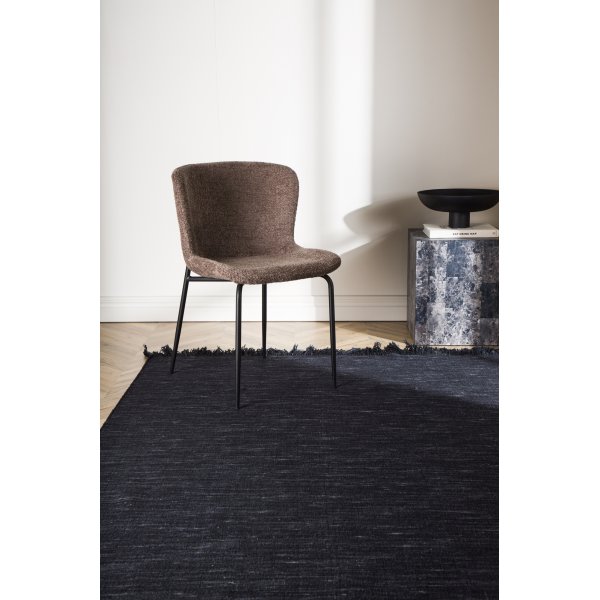 Elton flatvevd ullteppe - svart Elton flatvevd ullteppe - svart