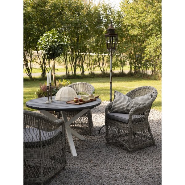 Utendørs lenestol i grå syntetisk rotting med pute Utendørs lenestol i grå syntetisk rotting med pute