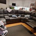 Kundebilde Enjoy recliner-hj�rnesofa - 6-seter (el) i gr�tt kunstskinn (modell V)