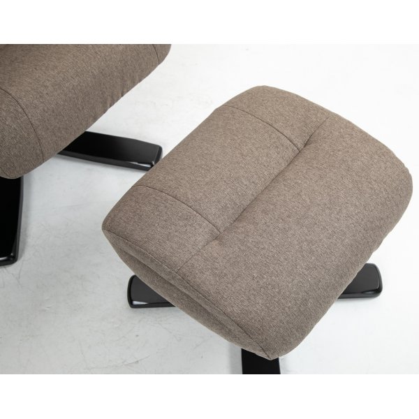 Oslo hvilestol med krakk i mørk beige stoff Oslo hvilestol med krakk i mørk beige stoff