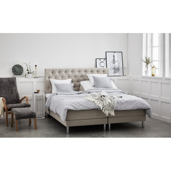 Nova justerbar seng (beige Inari 22) - Valgfri bredde + Møbelføtter Nova justerbar seng (beige Inari 22) - Valgfri bredde + Møbelføtter