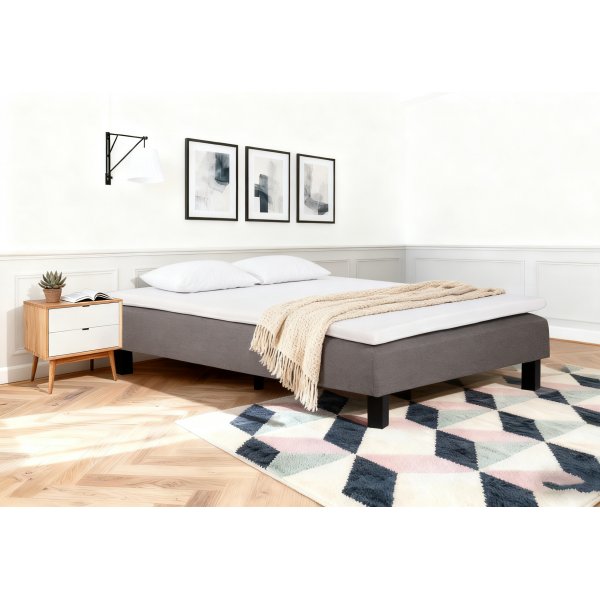 Somnia Familieseng 120x200 cm, enkeltseng med madrassbelegg - Grå Somnia Familieseng 120x200 cm, enkeltseng med madrassbelegg - Grå