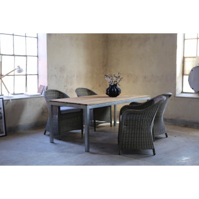 Matgruppe Alva: Spisebord i teak/galvanisert stl med 4 Mercury lenestoler i brun kunstrotting + Treolje til mbler