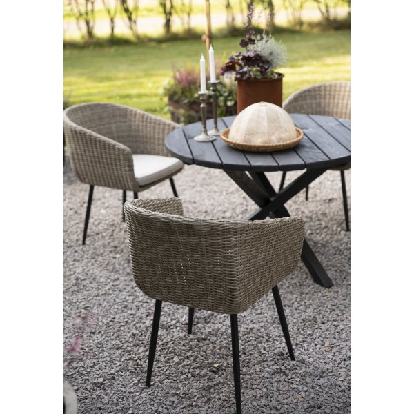 Utendørsgruppe: svart rundt spisebord Ø112 cm med 4 lenestoler Utendørsgruppe: svart rundt spisebord Ø112 cm med 4 lenestoler