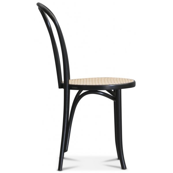 PiPi spisegruppe, rundt spisebord Ø120 cm inkludert 4 stk. Stol No18 i bøyd tre - Svartbeiset tre PiPi spisegruppe, rundt spisebord Ø120 cm inkludert 4 stk. Stol No18 i bøyd tre - Svartbeiset tre