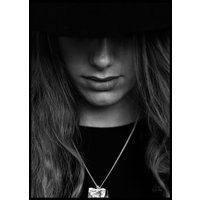 HAT PORTRAIT CLOSE UP B&W - Plakat 50x70 cm HAT PORTRAIT CLOSE UP B&W - Plakat 50x70 cm