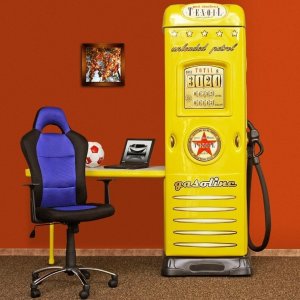 Skrivebord med garderobe innbygd bensinstasjon - Valgfri farge!