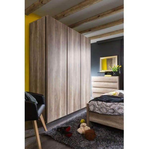 Mora garderobeskap - Eik Mora garderobeskap - Eik