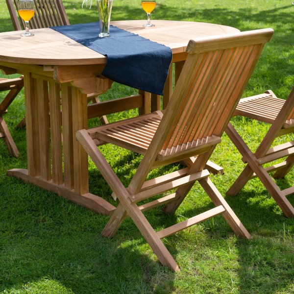 Salt� friluftsgruppe; spisebord med 4 teakstoler