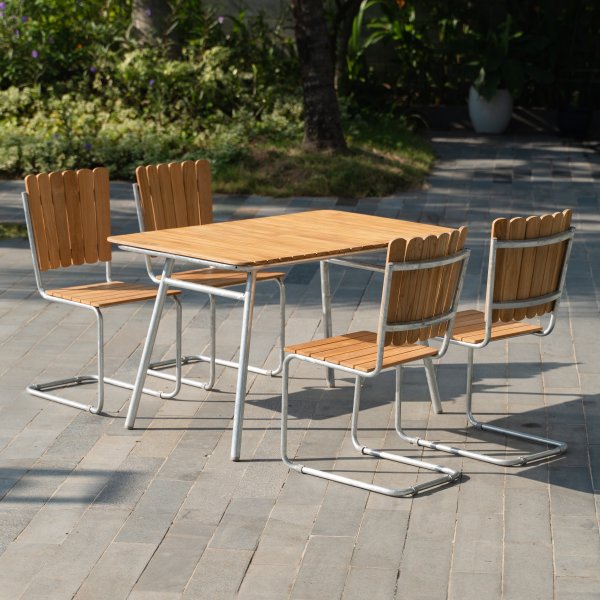 Möllan utegruppe i teak: 4 stoler med spisebord 120x80 cm Möllan utegruppe i teak: 4 stoler med spisebord 120x80 cm