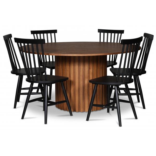 PiPi spisegruppe; 150 cm rundt valntt spisebord + 6 svarte pinnestoler