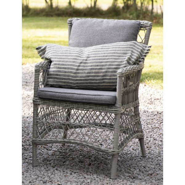 Utend�rs spisestuestol i gr� rotting med pute