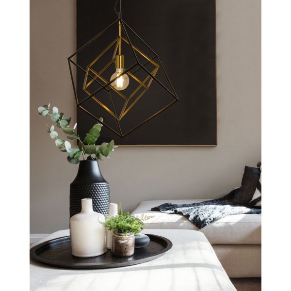 Taklampe Cubes - Svart / matt messing Taklampe Cubes - Svart / matt messing