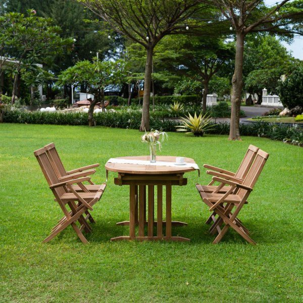 Salt� friluftsgruppe; spisebord med 4 lenestoler