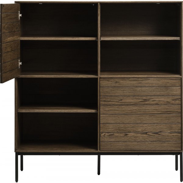 Inez skap i brunoljet eik