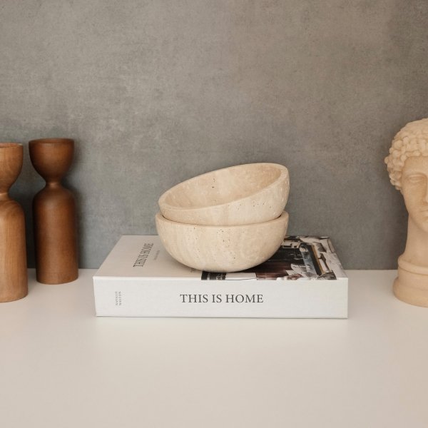 Skåler i beige travertinmarmor - 2 stk Skåler i beige travertinmarmor - 2 stk